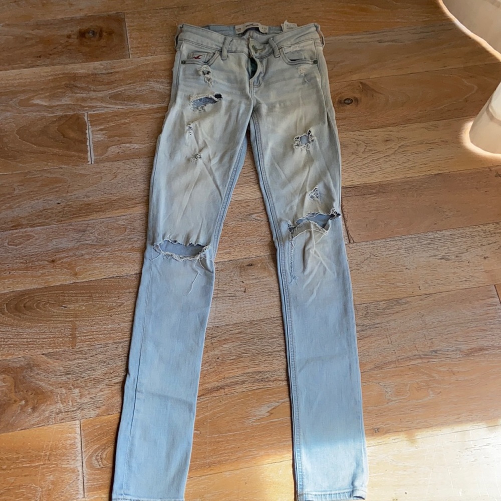 Hollister women’s jeans size 23/31 ripped jeans